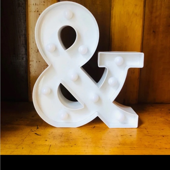 Large & Sign - Picture 3 of 5